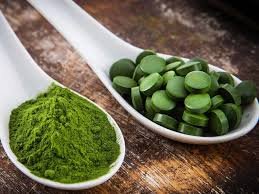 ✅ Clorella 🌿 	•	Alga riquíssima em clorofila, que desintoxica o organismo 	•	Ajuda na eliminação de metais pesados e toxinas 	•	Fonte de proteínas e antioxidantes que fortalecem a imunidade
